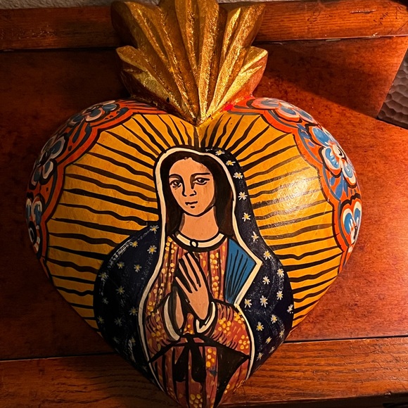 Mexican wood heart-Virgin Guadalupe wall art-Handpainted flowers-Great piece - Picture 3 of 7